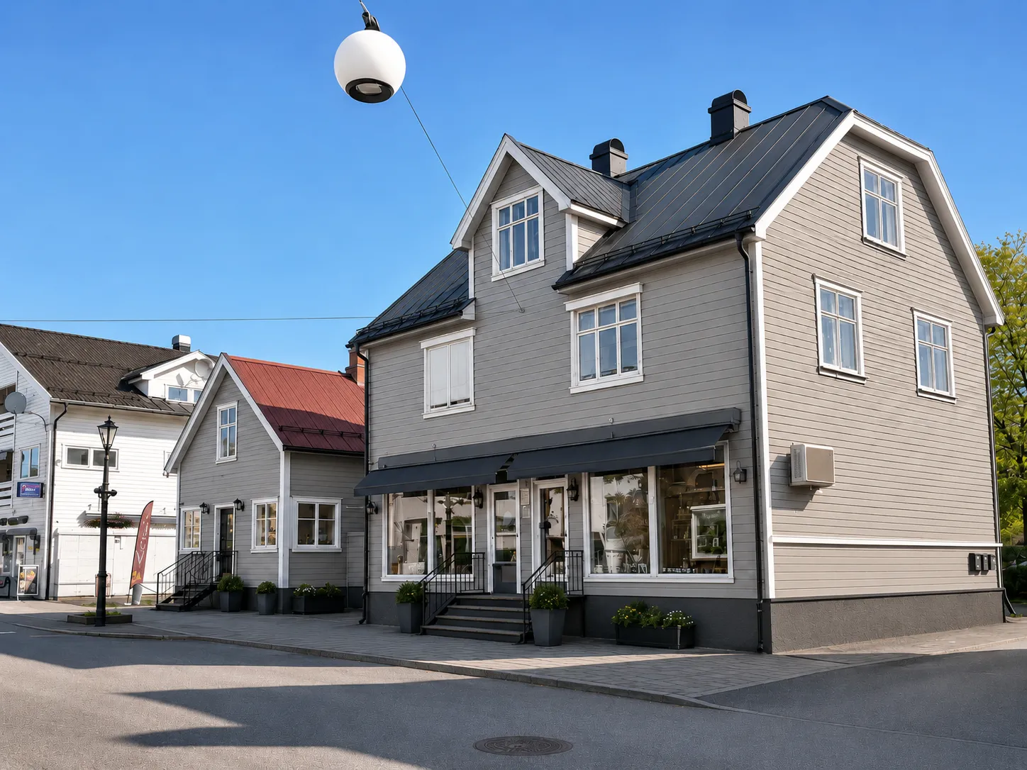 Storgata 27 og 29 sett fra gaten i Gran sentrum
